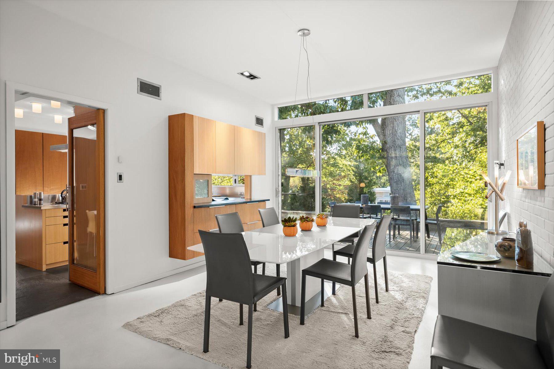 2533 N RIDGEVIEW ROAD