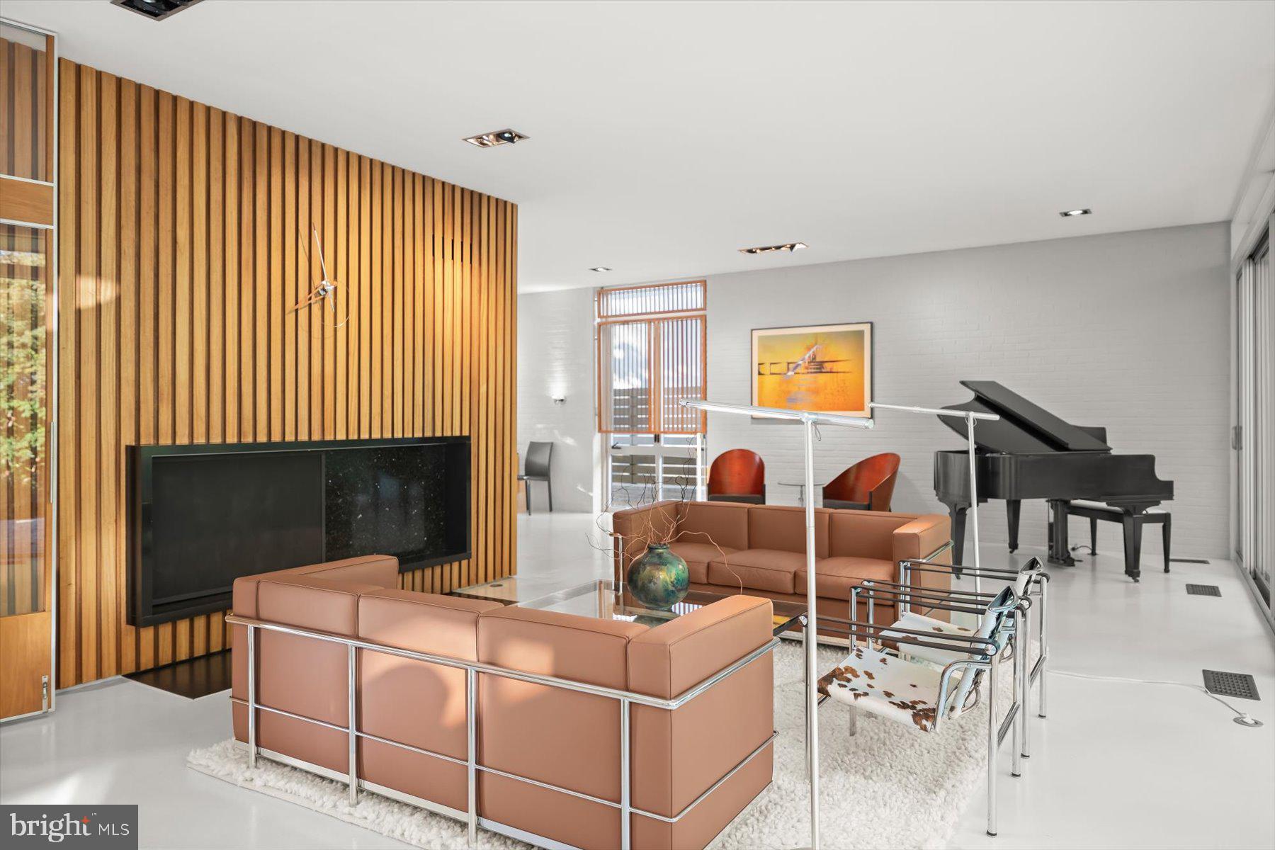 2533 N RIDGEVIEW ROAD