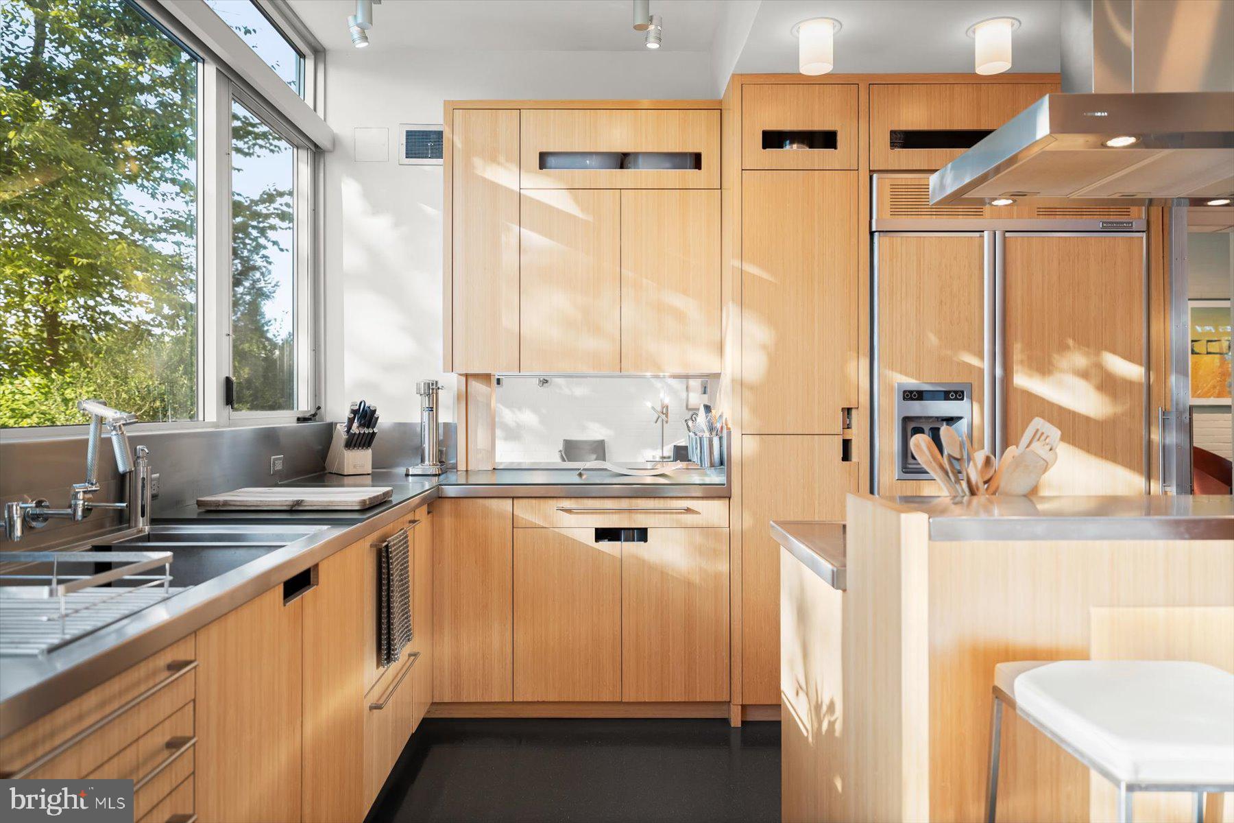 2533 N RIDGEVIEW ROAD