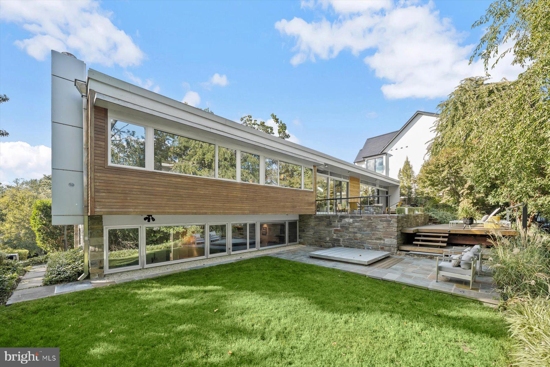 2533 N RIDGEVIEW ROAD