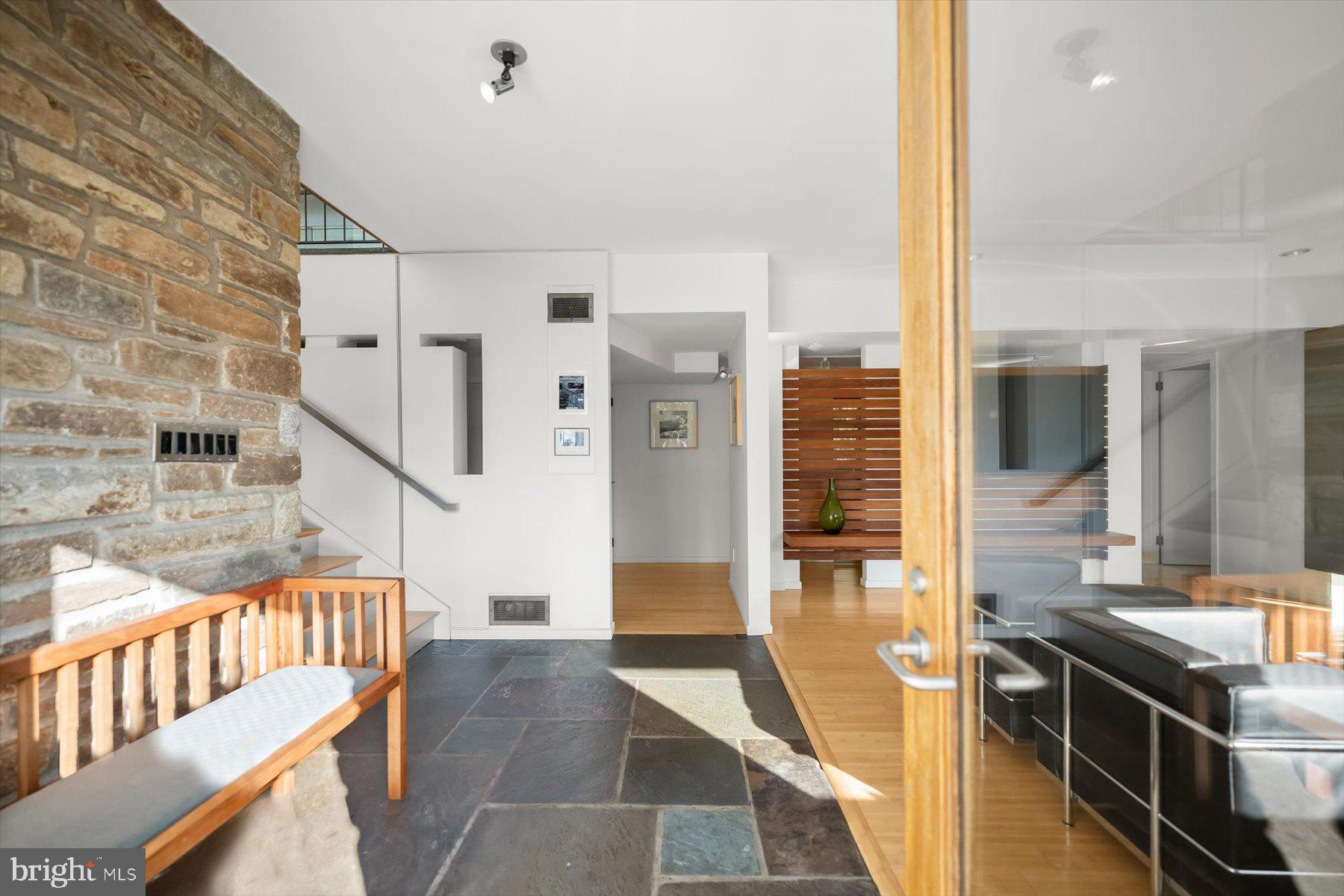 2533 N RIDGEVIEW ROAD