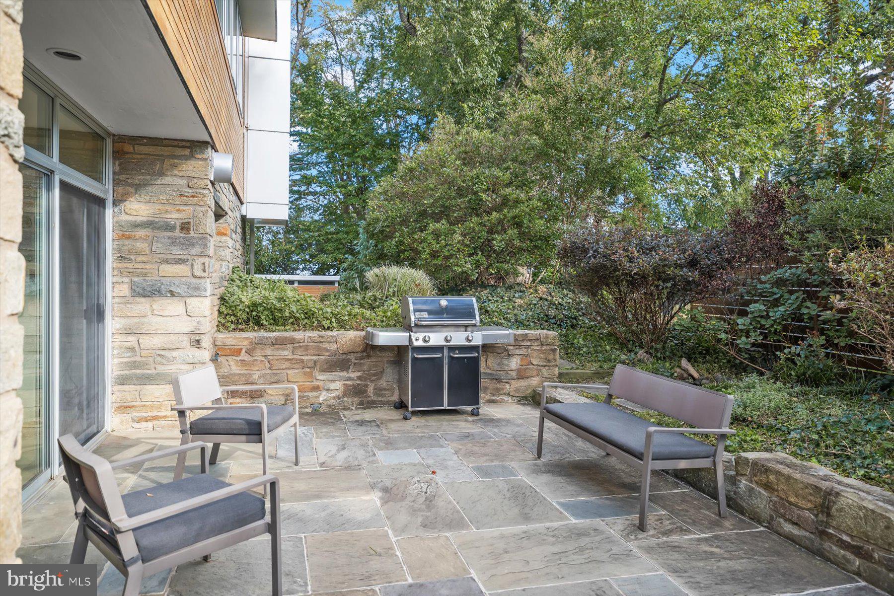 2533 N RIDGEVIEW ROAD