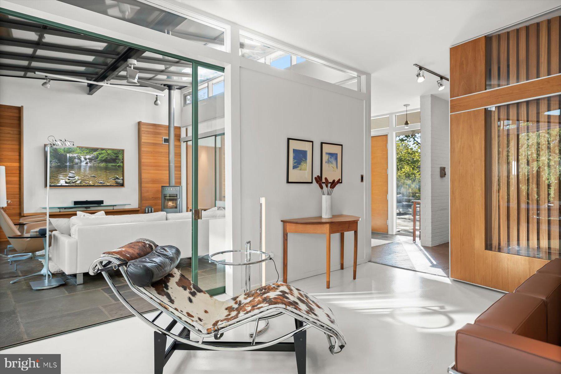 2533 N RIDGEVIEW ROAD