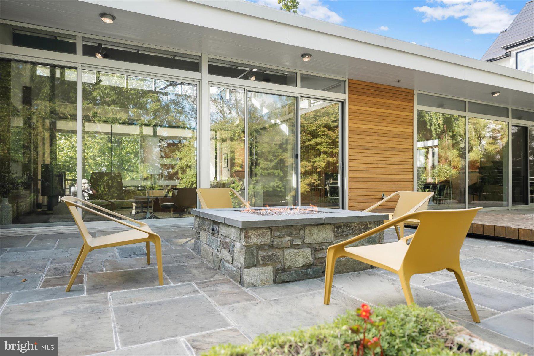 2533 N RIDGEVIEW ROAD