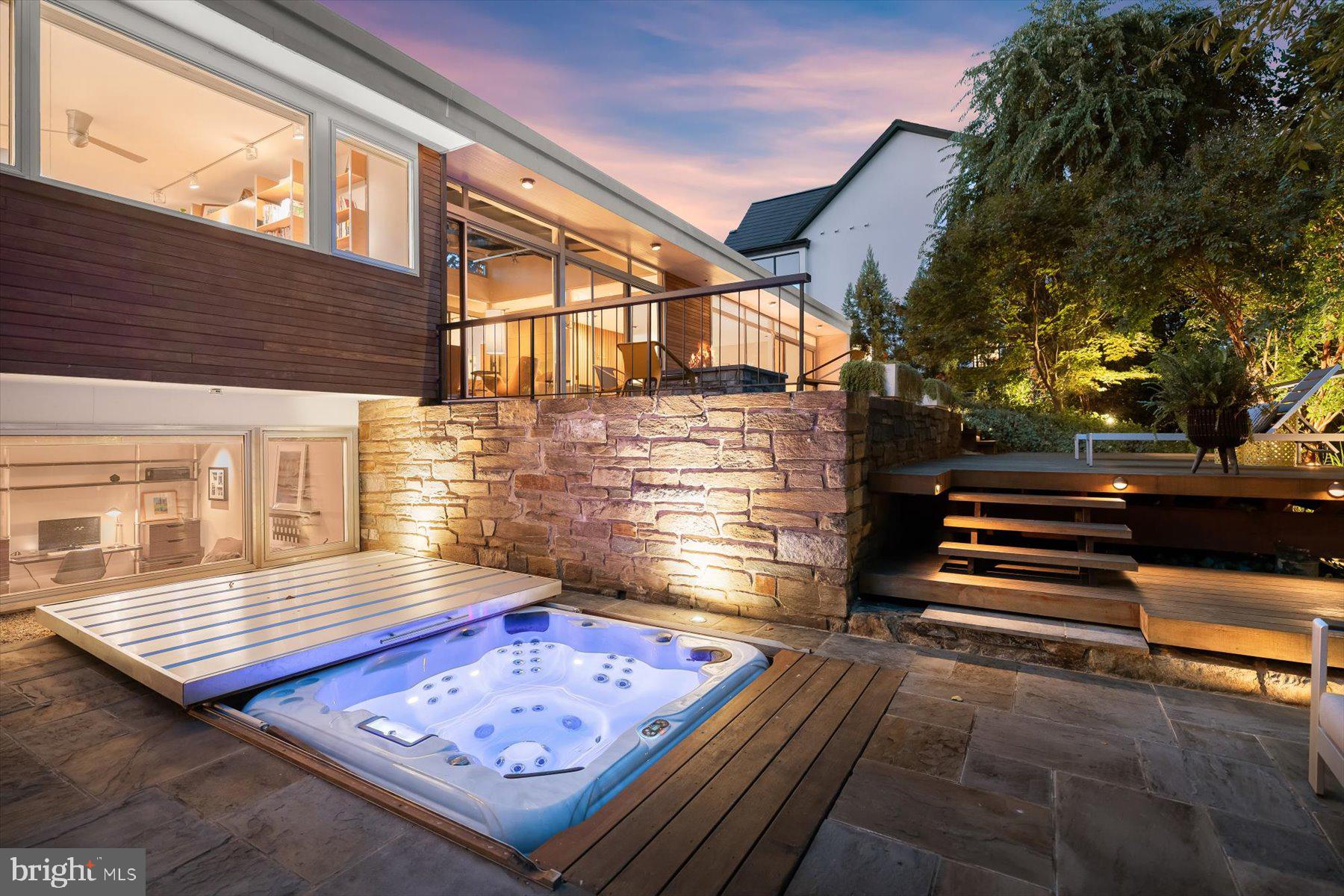 2533 N RIDGEVIEW ROAD