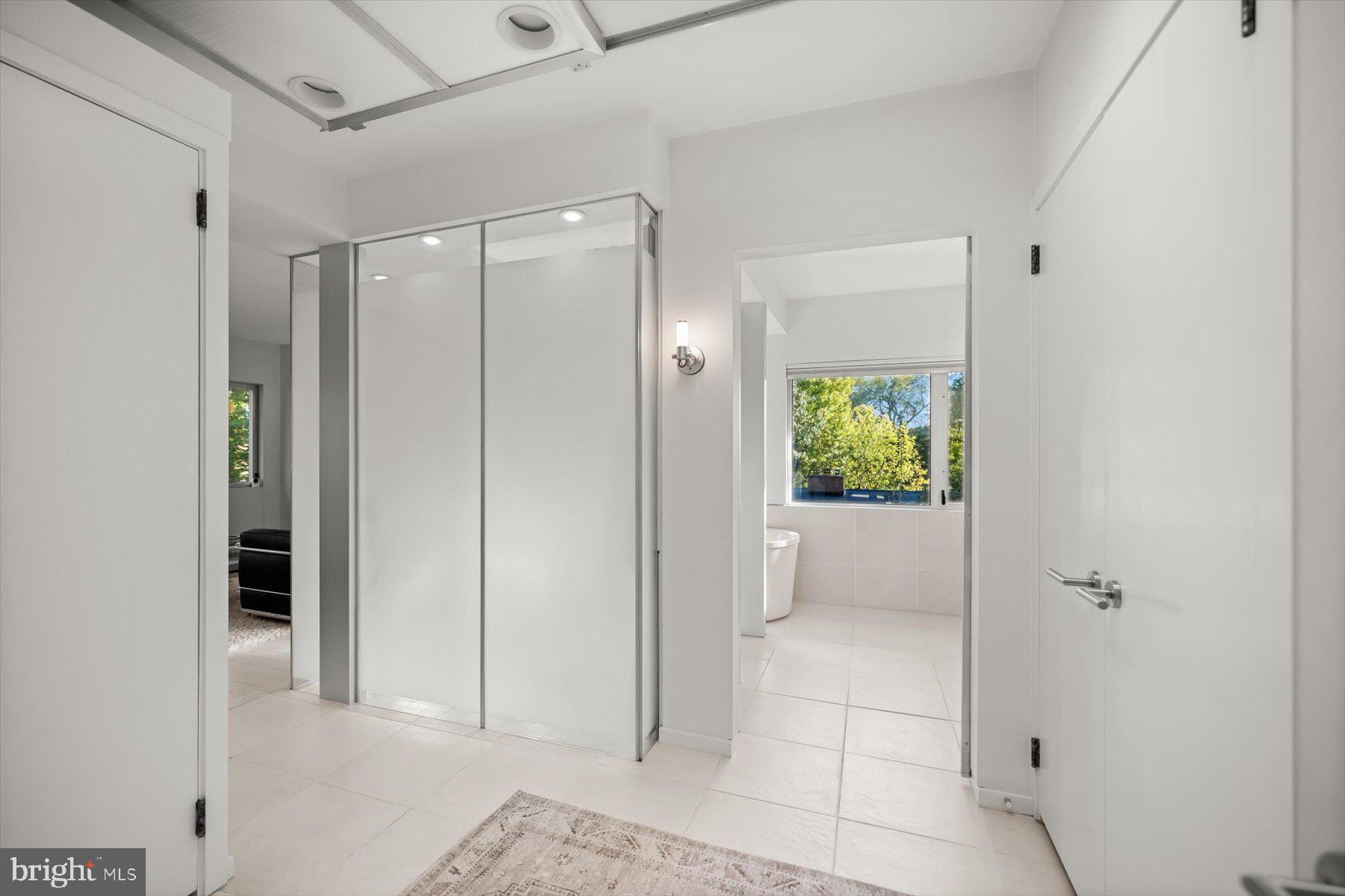 2533 N RIDGEVIEW ROAD