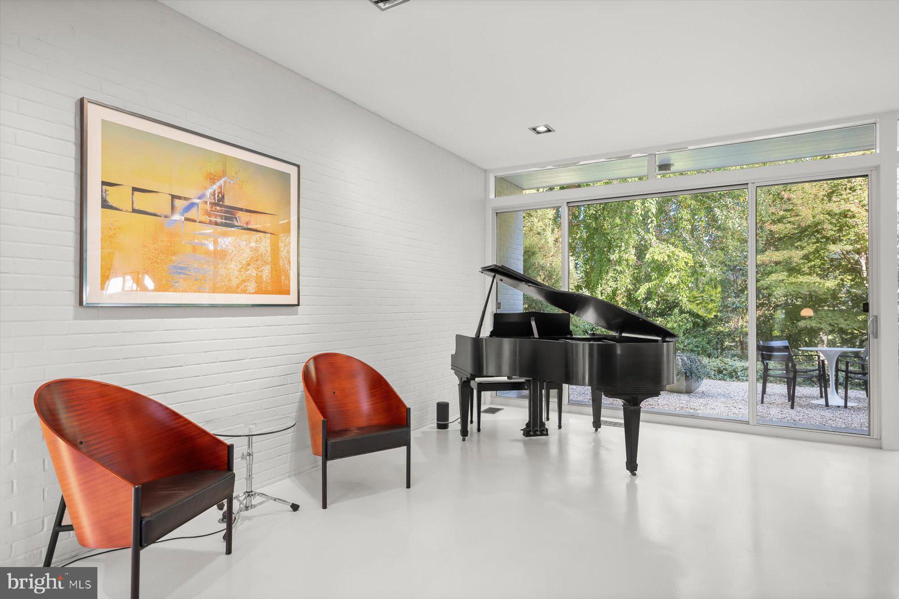 2533 N RIDGEVIEW ROAD