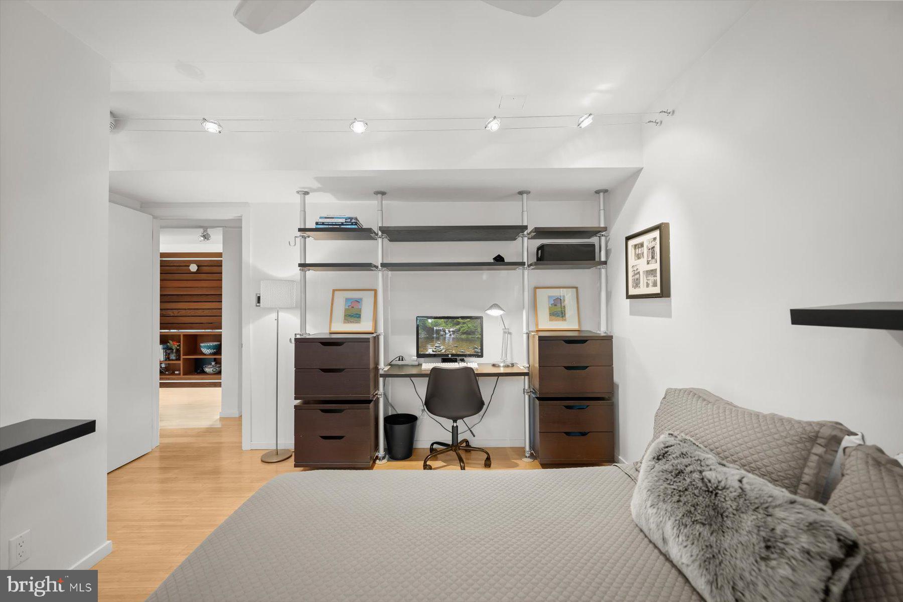 2533 N RIDGEVIEW ROAD