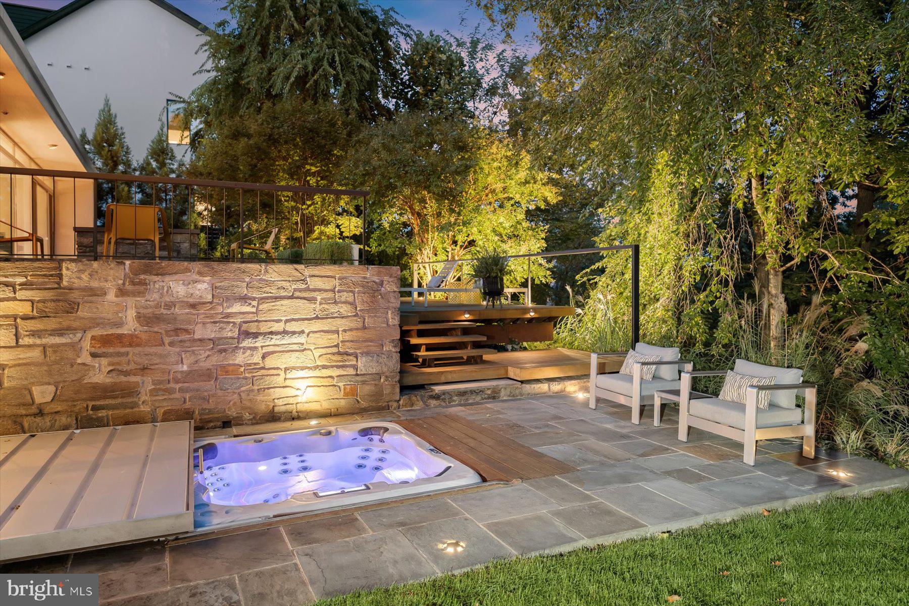 2533 N RIDGEVIEW ROAD