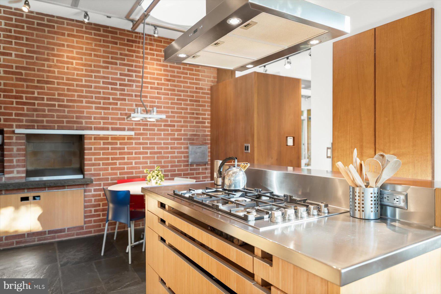 2533 N RIDGEVIEW ROAD