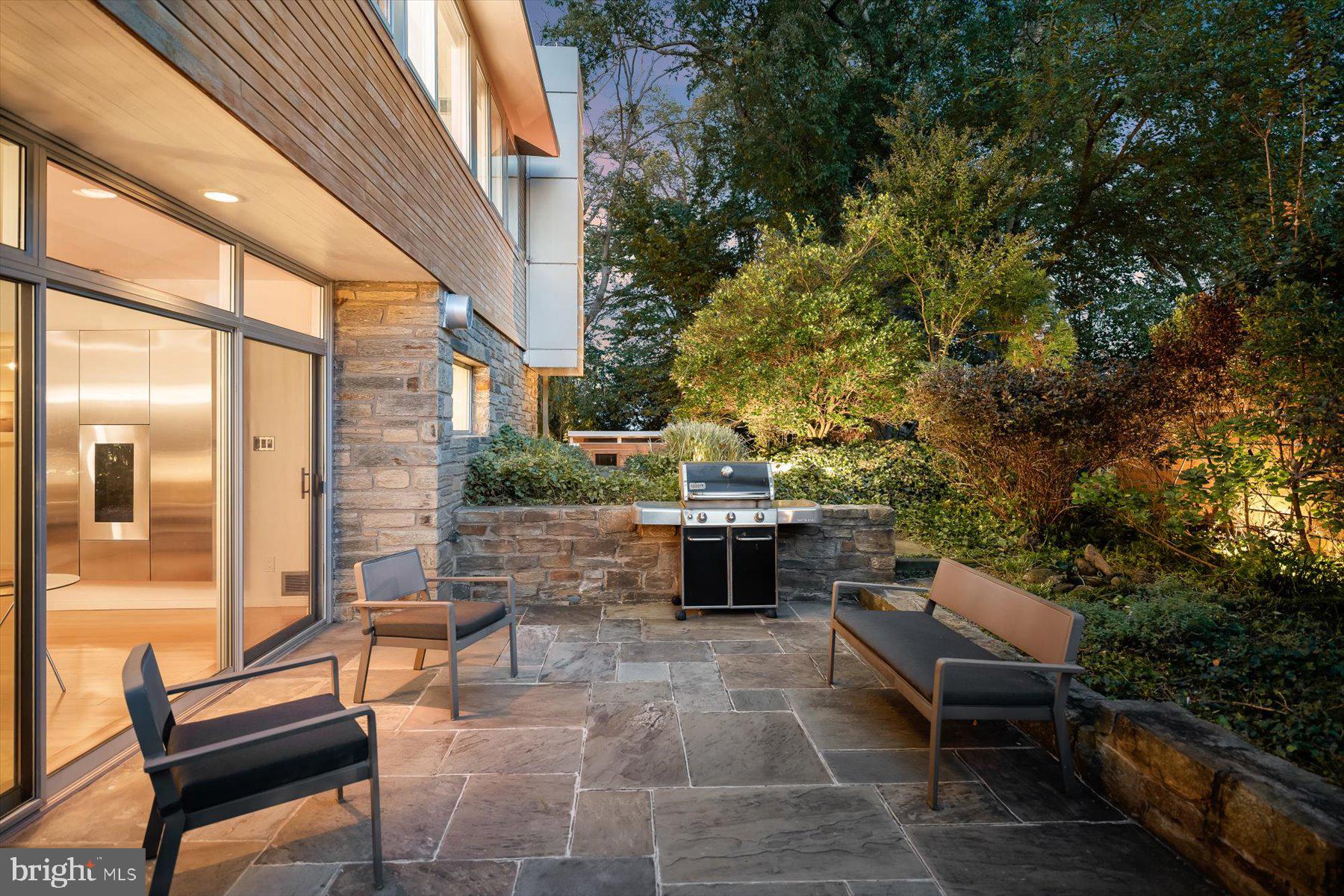 2533 N RIDGEVIEW ROAD