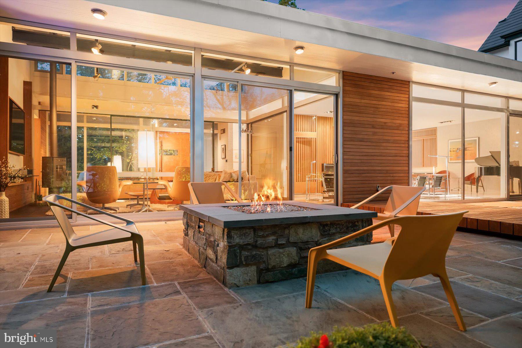 2533 N RIDGEVIEW ROAD