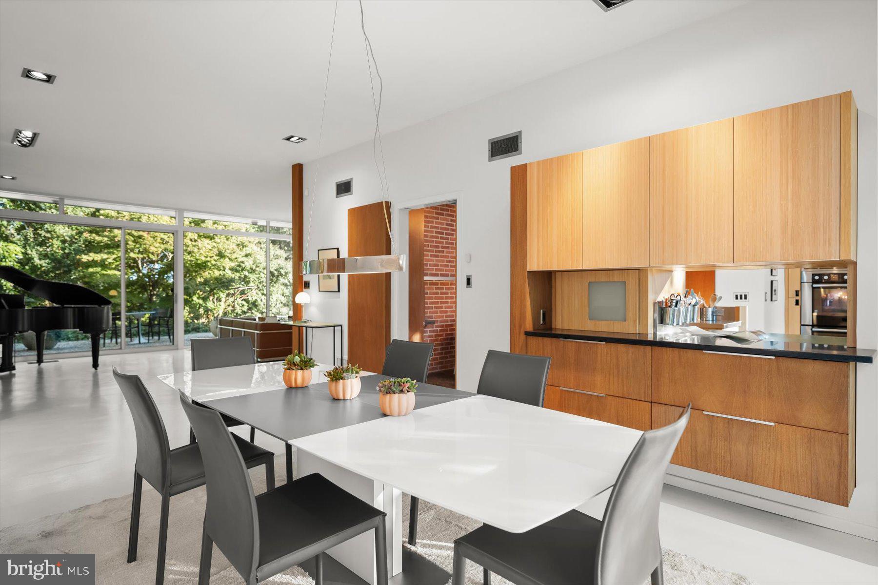 2533 N RIDGEVIEW ROAD