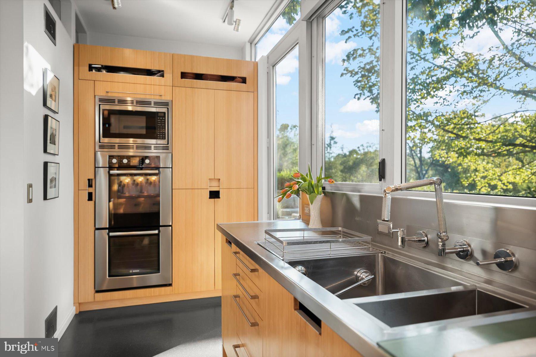 2533 N RIDGEVIEW ROAD