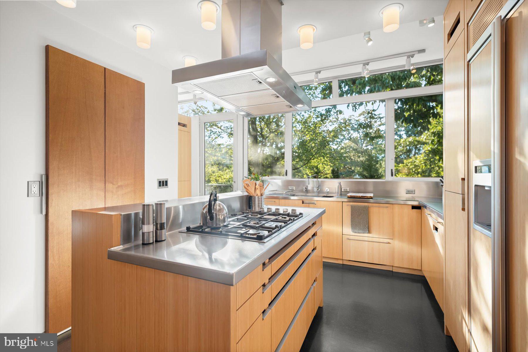 2533 N RIDGEVIEW ROAD