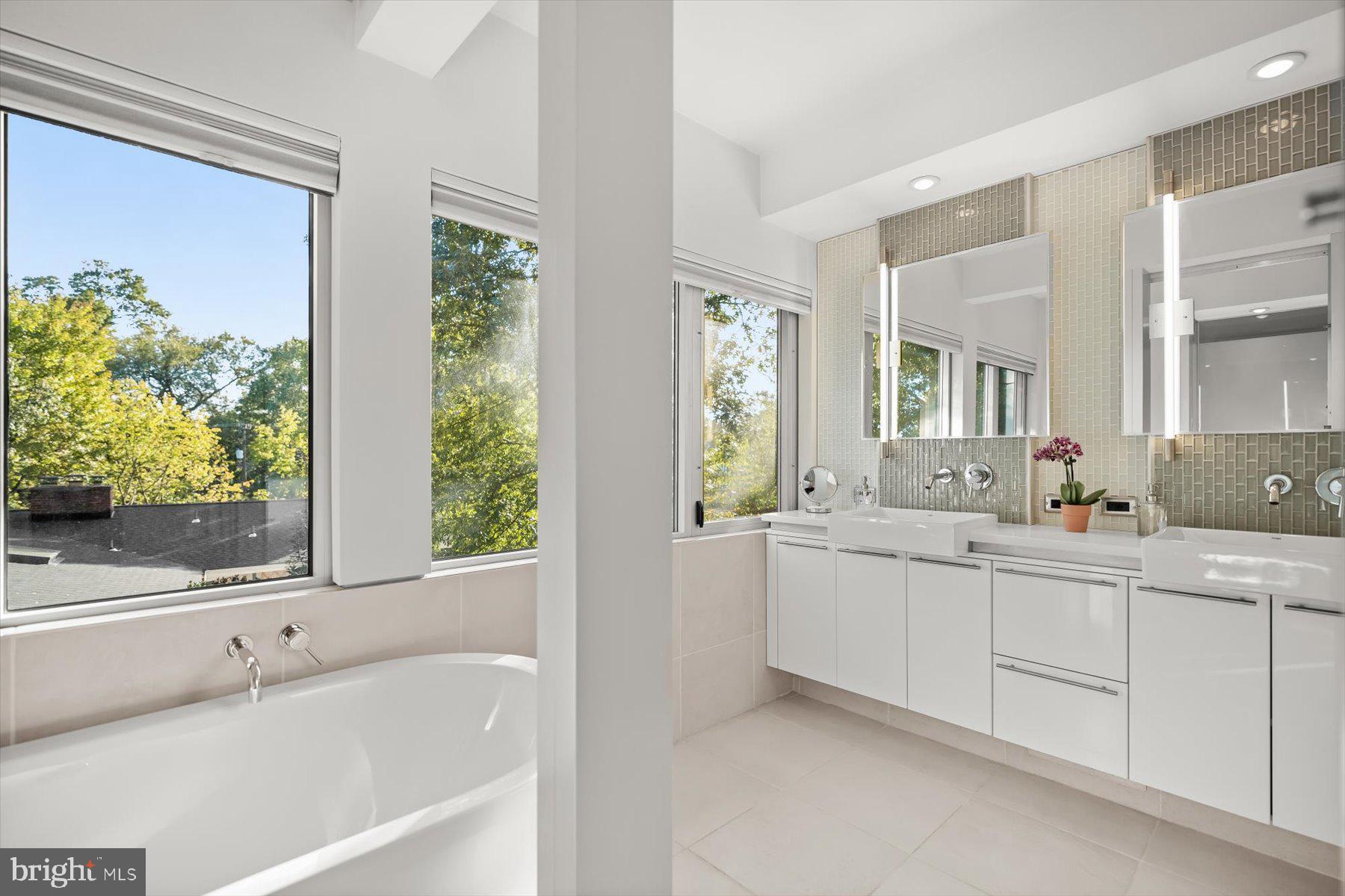 2533 N RIDGEVIEW ROAD