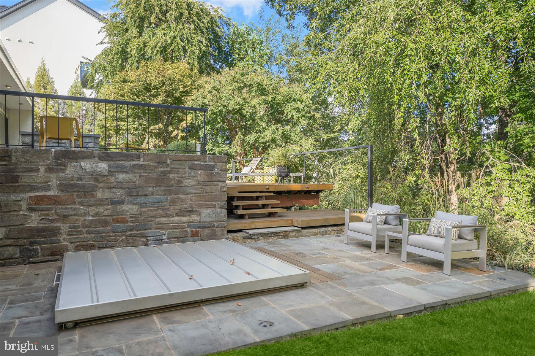 2533 N RIDGEVIEW ROAD