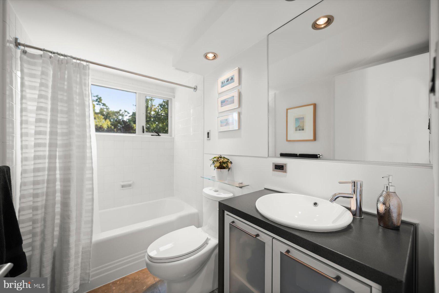 2533 N RIDGEVIEW ROAD