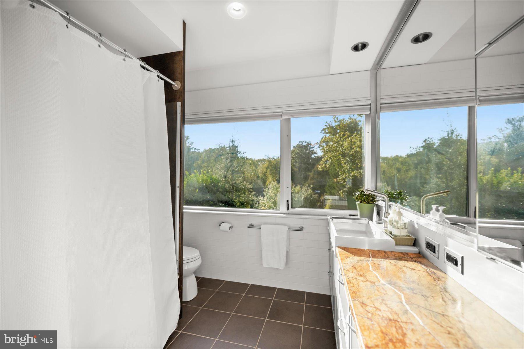 2533 N RIDGEVIEW ROAD