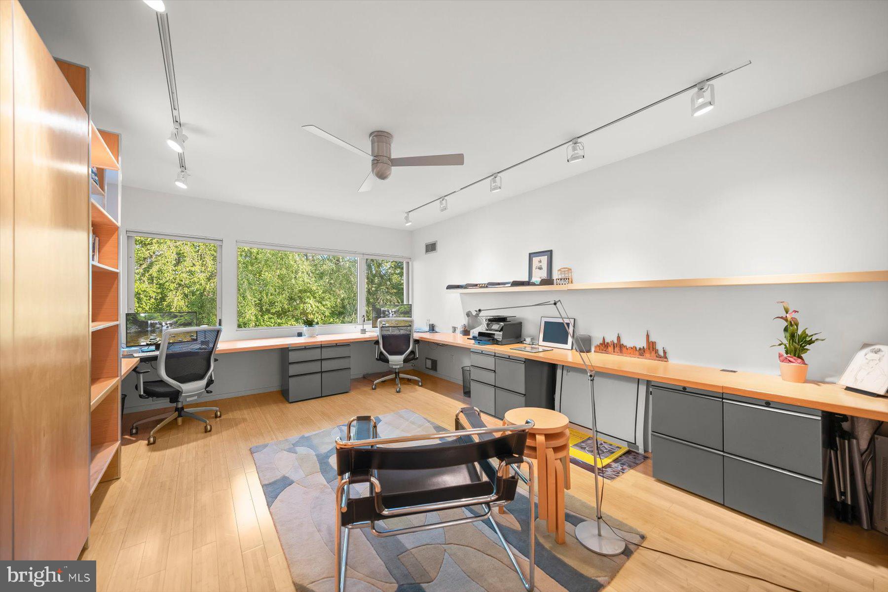 2533 N RIDGEVIEW ROAD