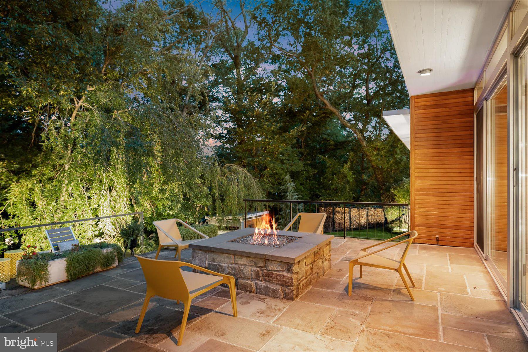 2533 N RIDGEVIEW ROAD