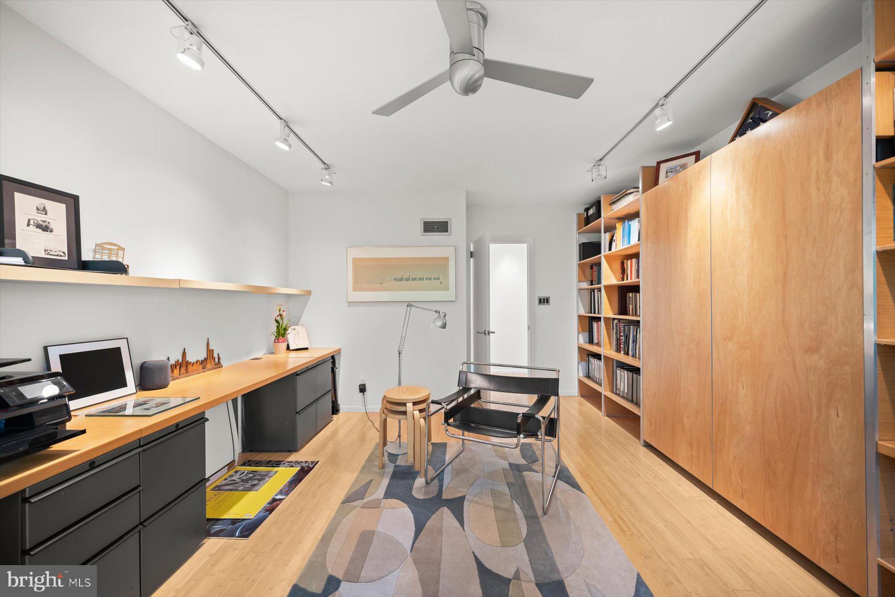 2533 N RIDGEVIEW ROAD