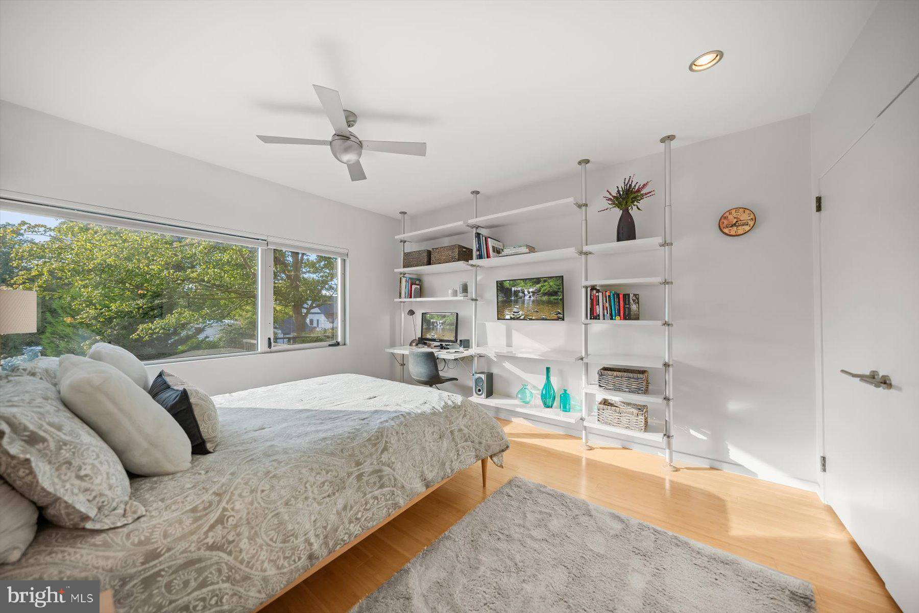 2533 N RIDGEVIEW ROAD