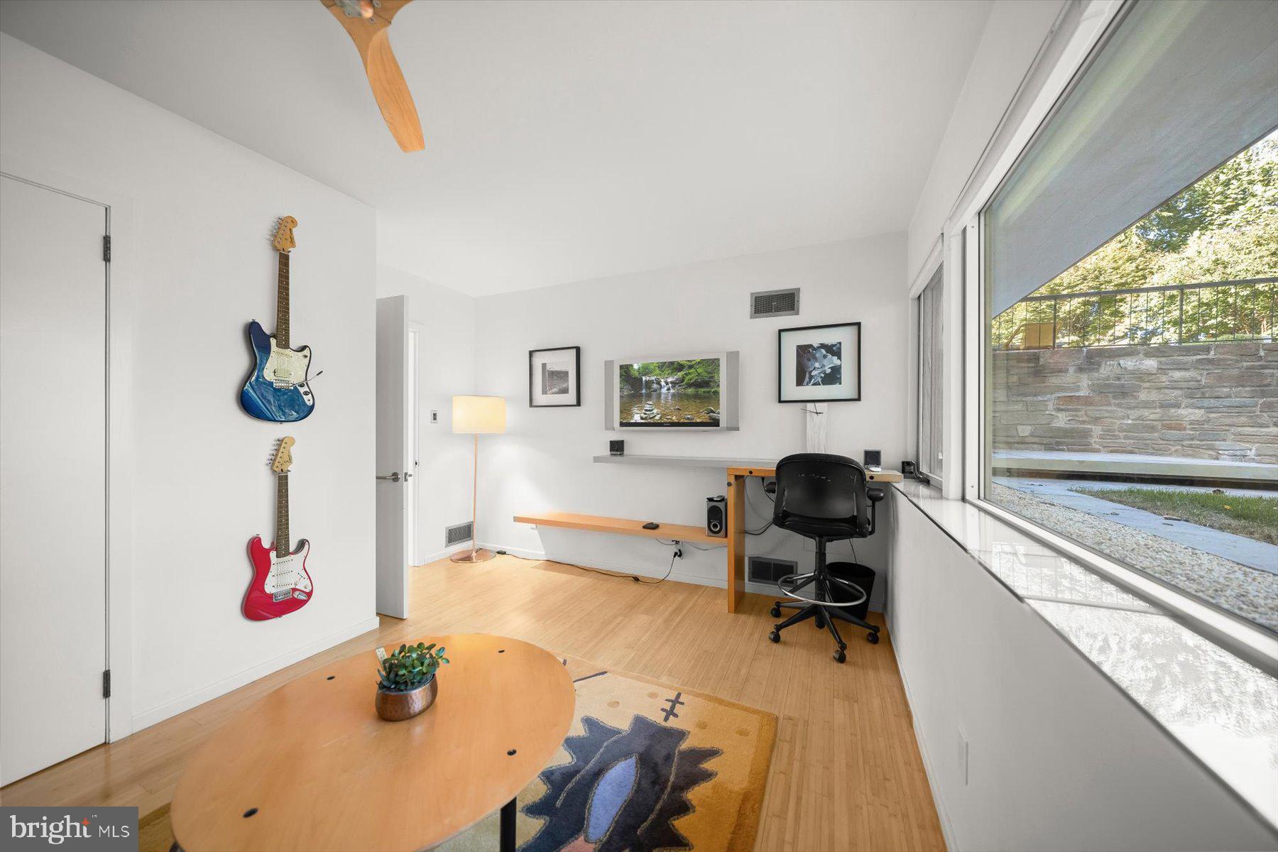 2533 N RIDGEVIEW ROAD