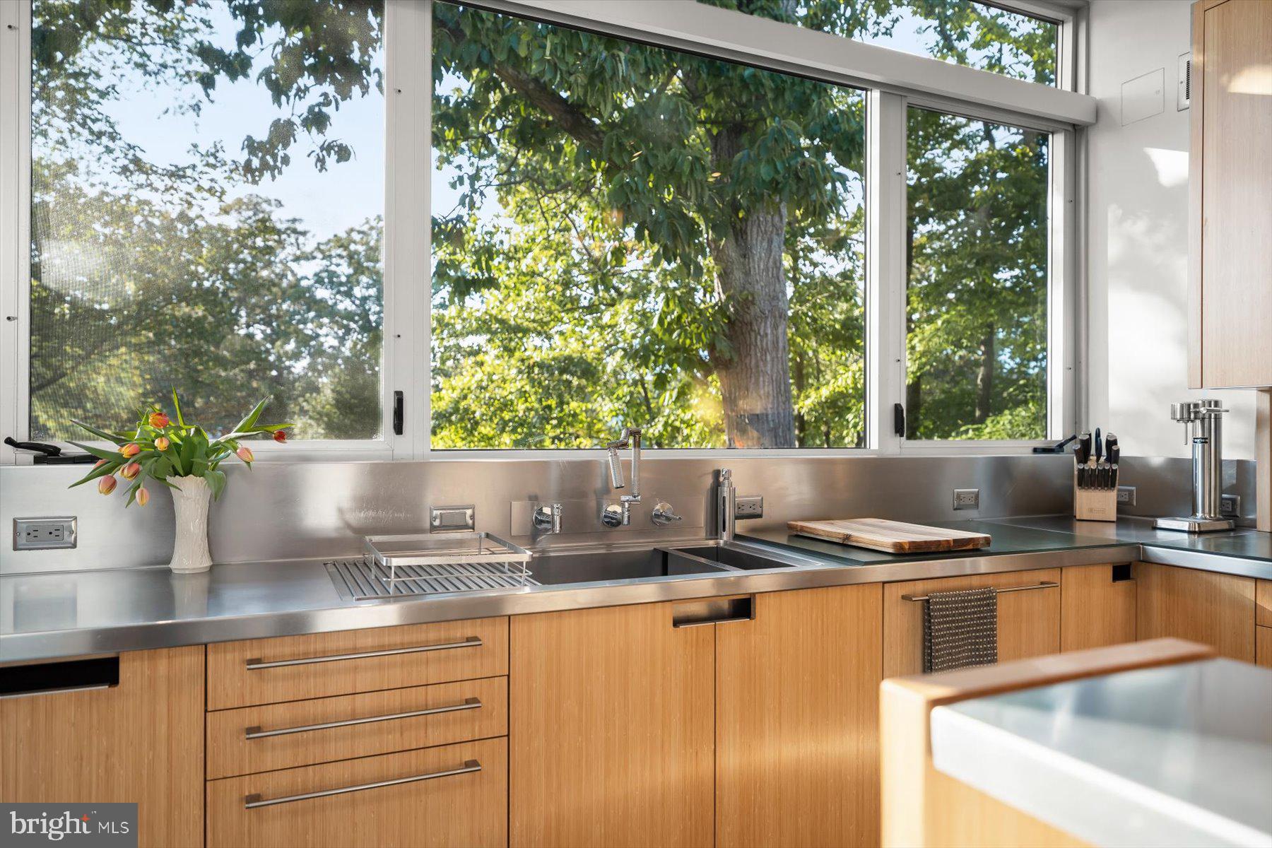 2533 N RIDGEVIEW ROAD