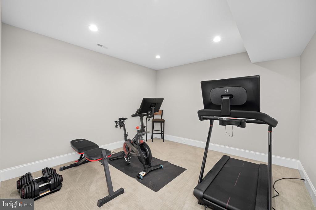 3403 JOHN MARSHALL DRIVE