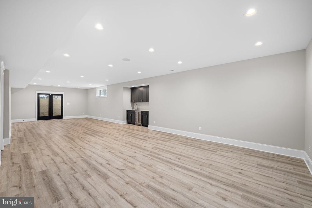 3403 JOHN MARSHALL DRIVE