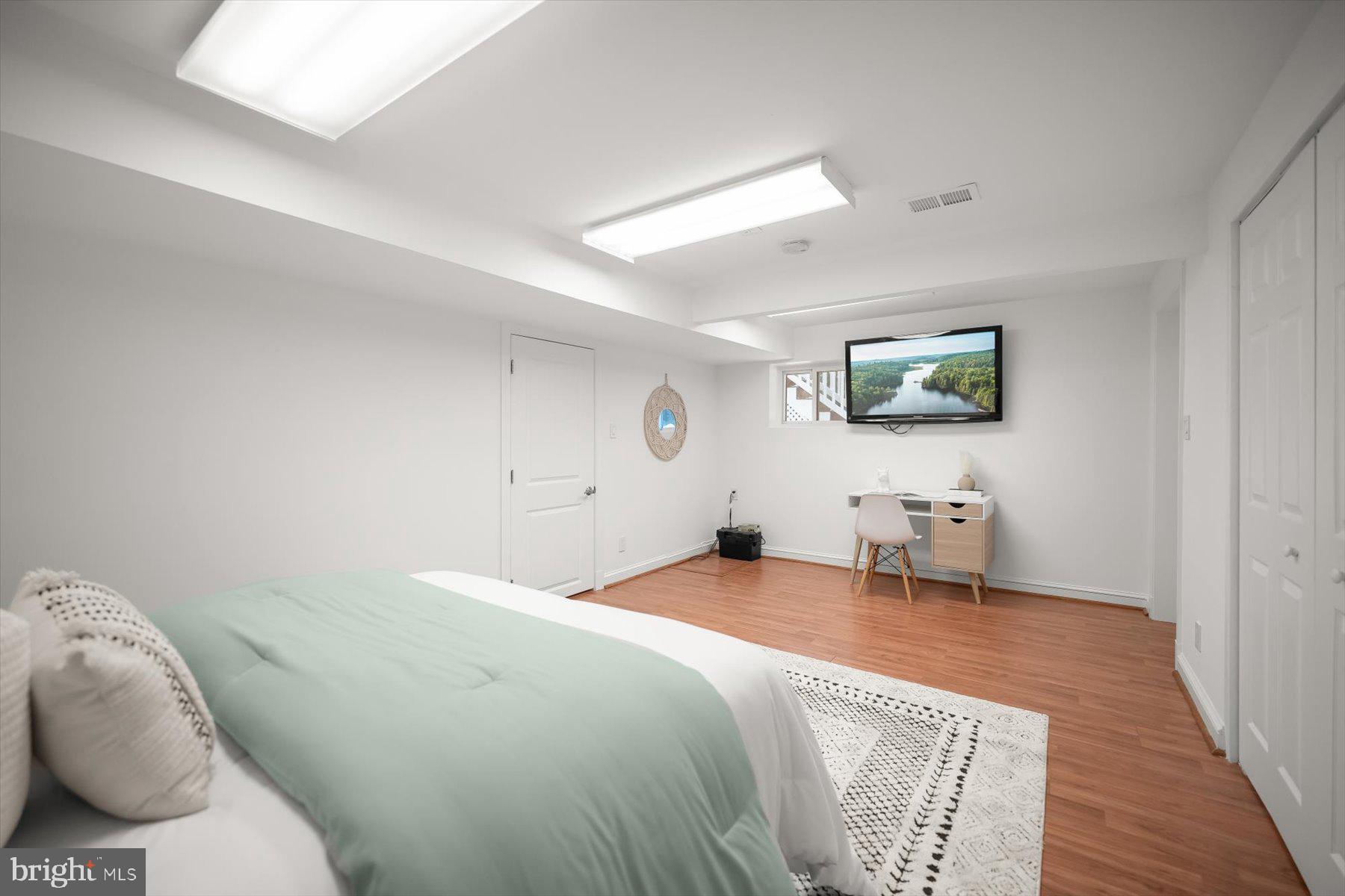 2525 N FLORIDA STREET