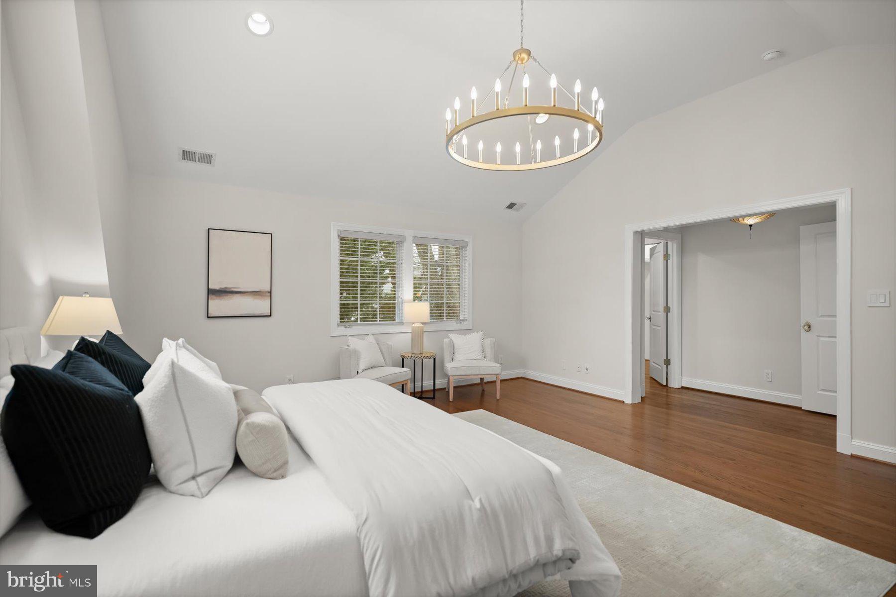 2525 N FLORIDA STREET