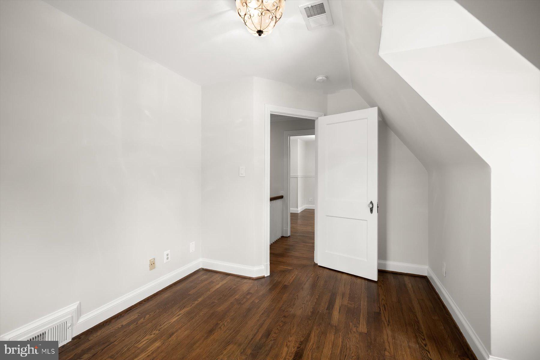 2525 N FLORIDA STREET