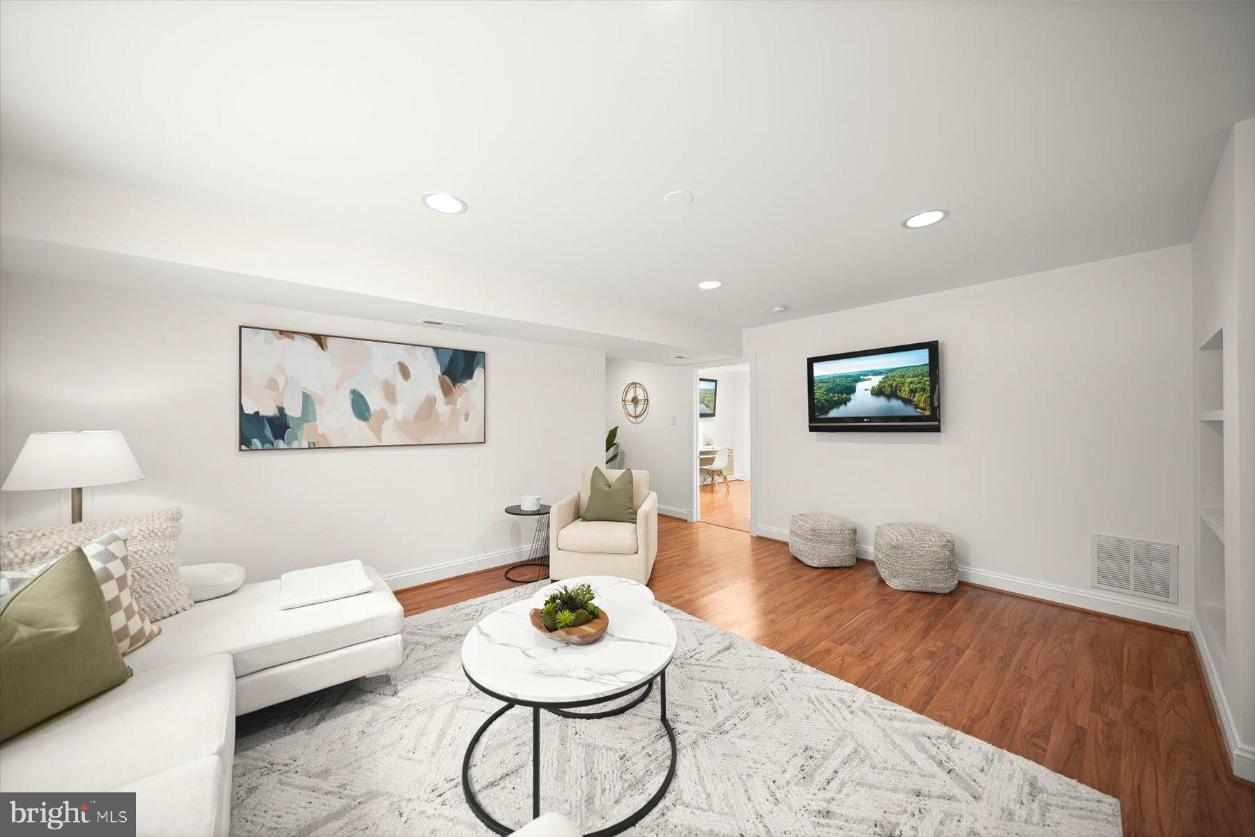 2525 N FLORIDA STREET