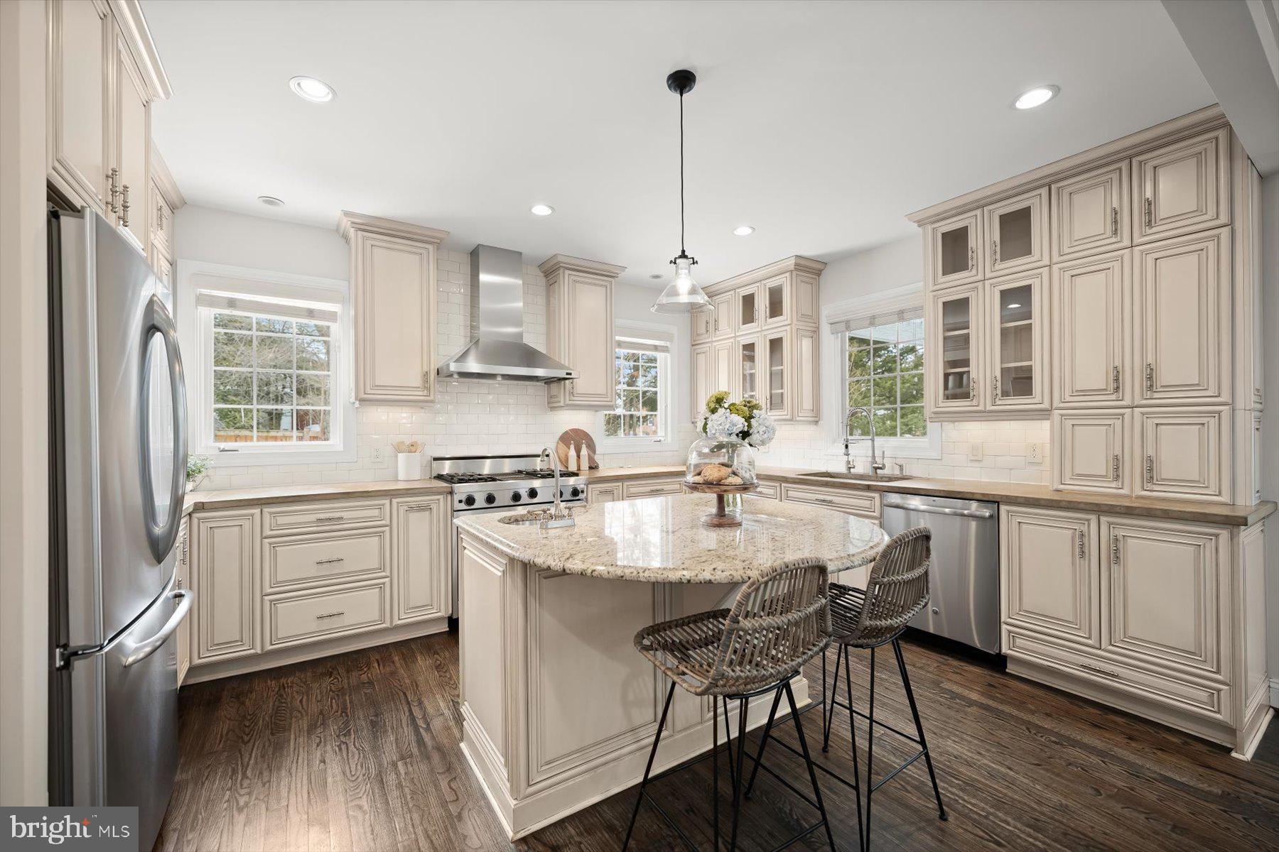 2525 N FLORIDA STREET