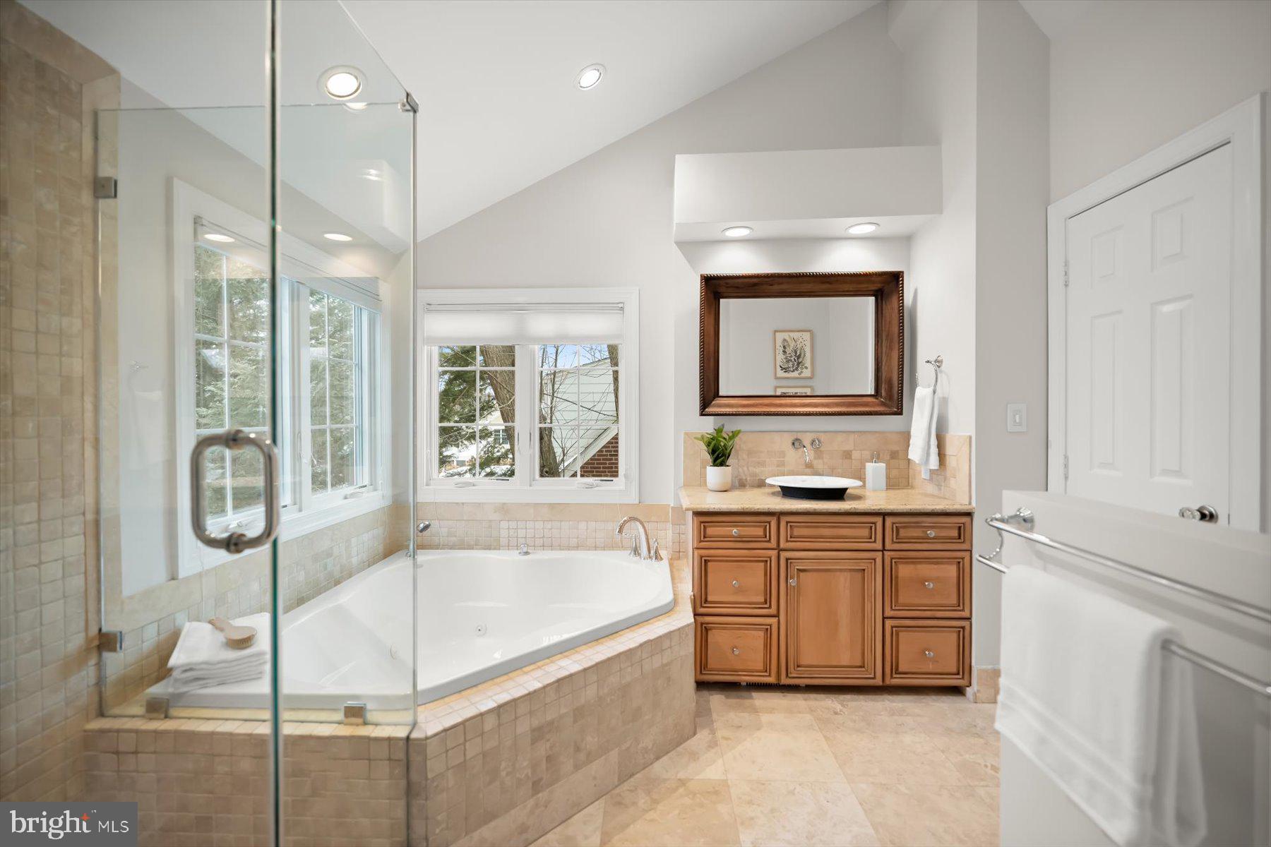 2525 N FLORIDA STREET