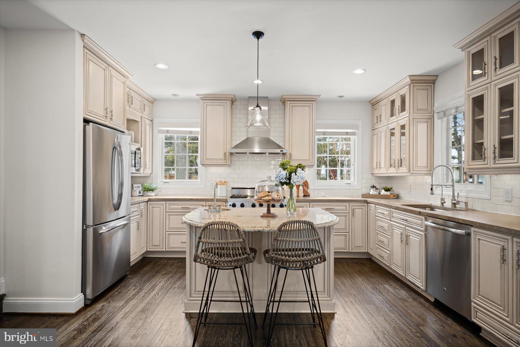 2525 N FLORIDA STREET