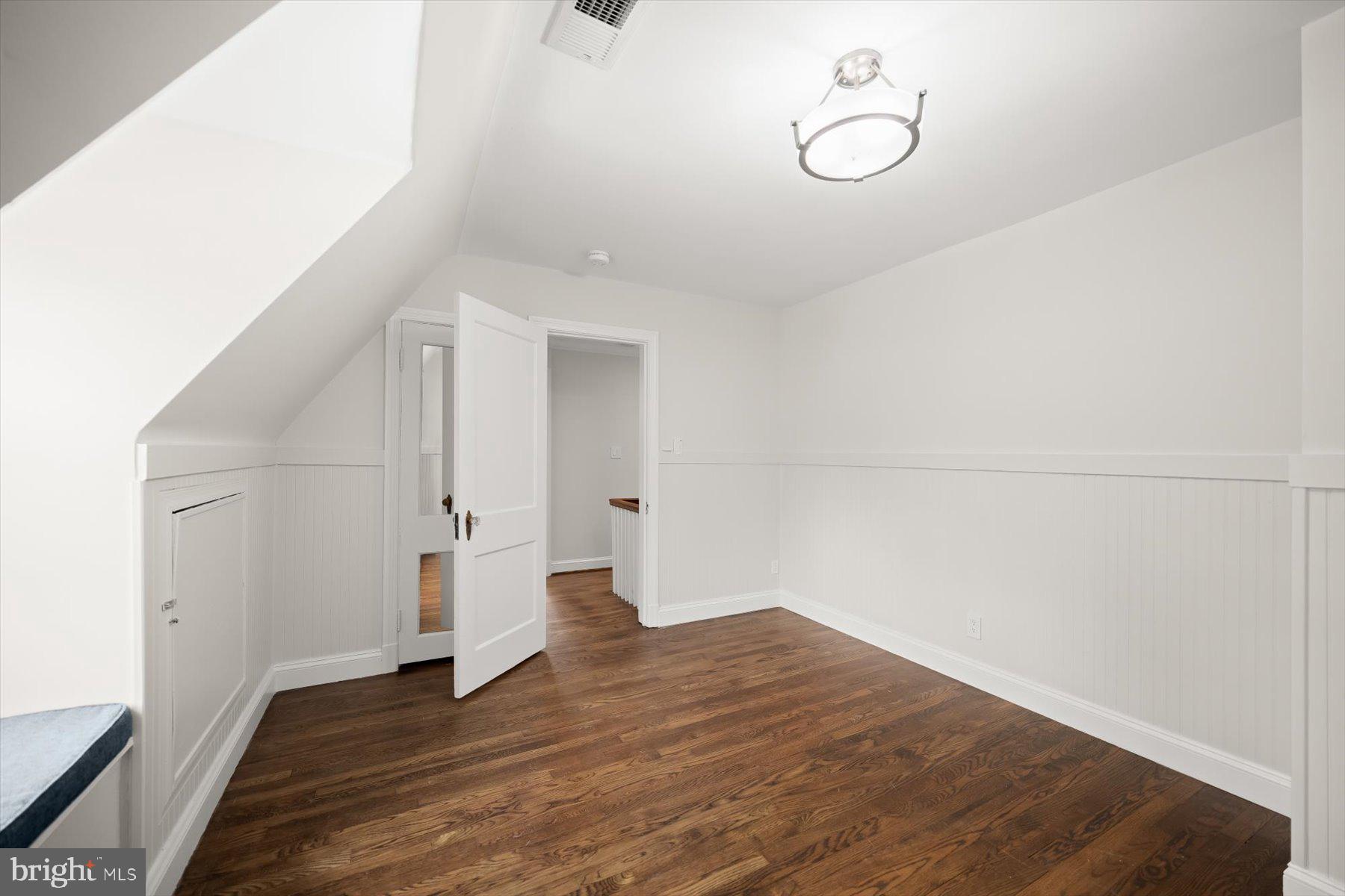 2525 N FLORIDA STREET