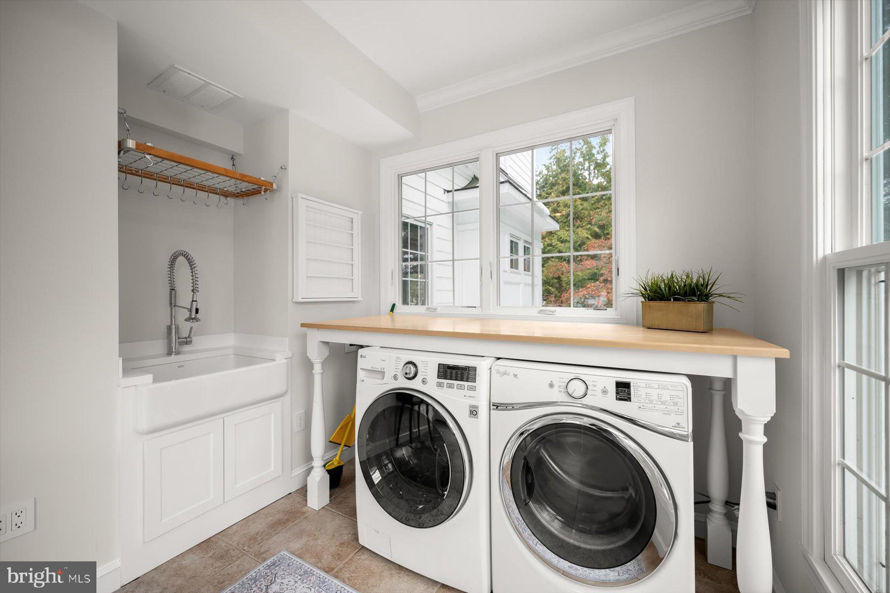 2525 N FLORIDA STREET