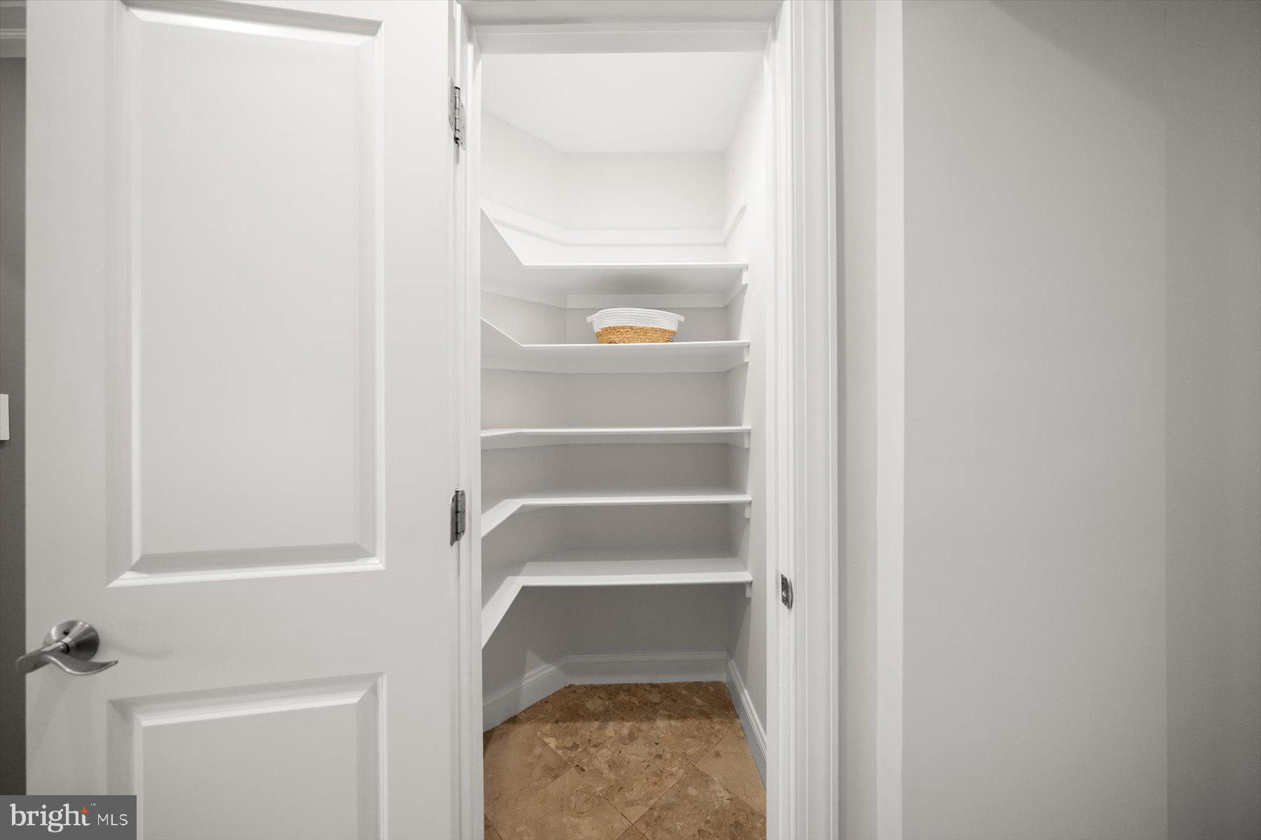 2525 N FLORIDA STREET