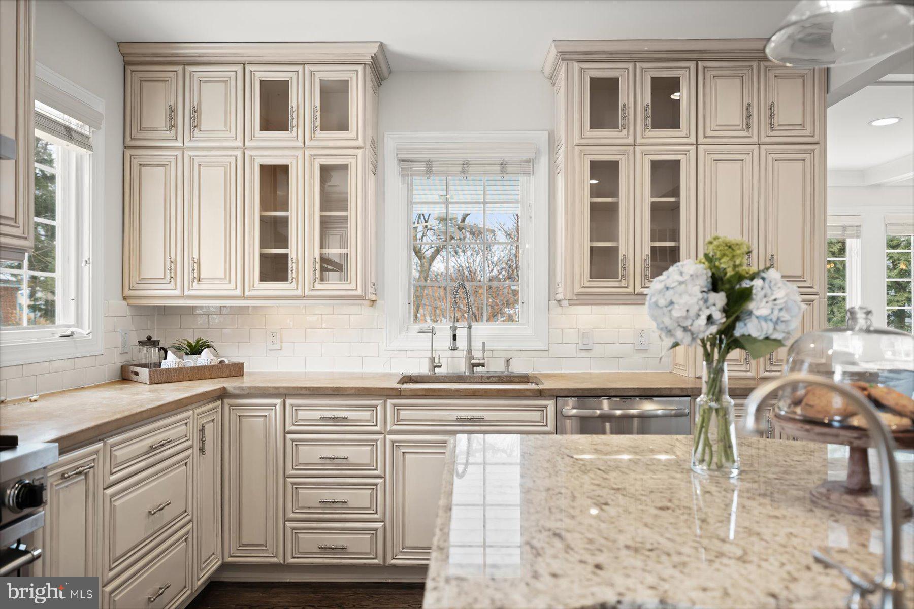 2525 N FLORIDA STREET