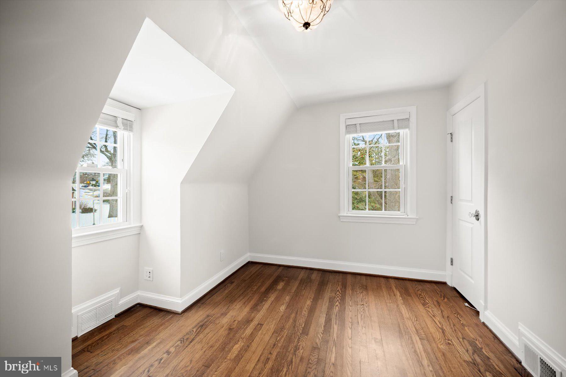 2525 N FLORIDA STREET