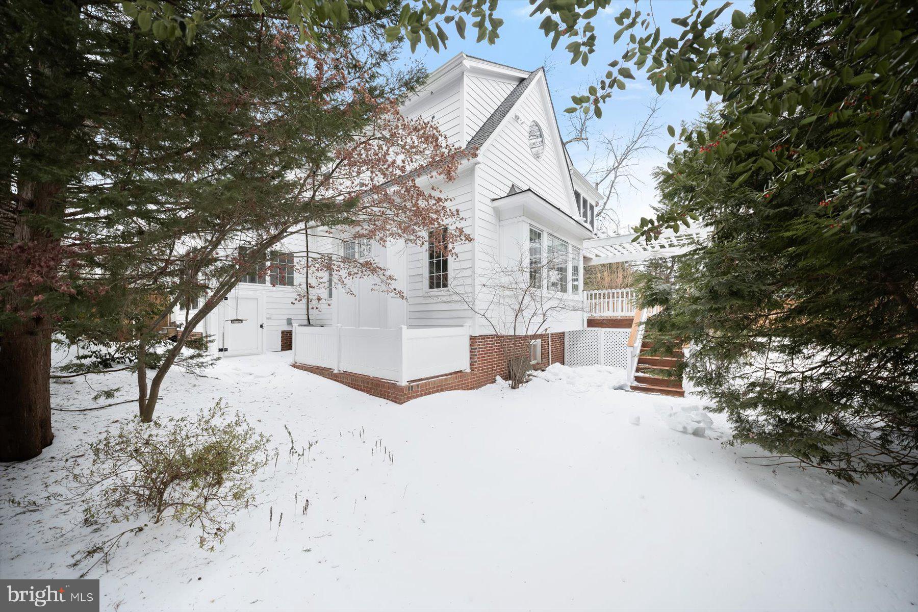 2525 N FLORIDA STREET