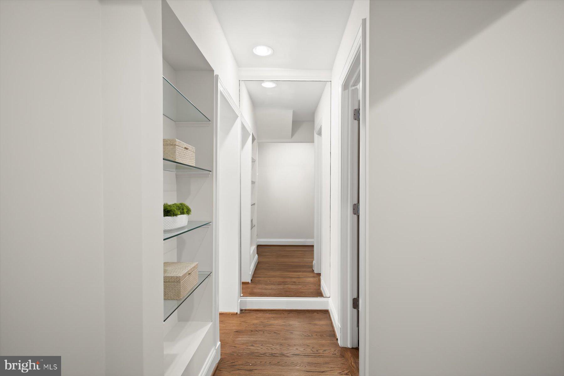 2525 N FLORIDA STREET