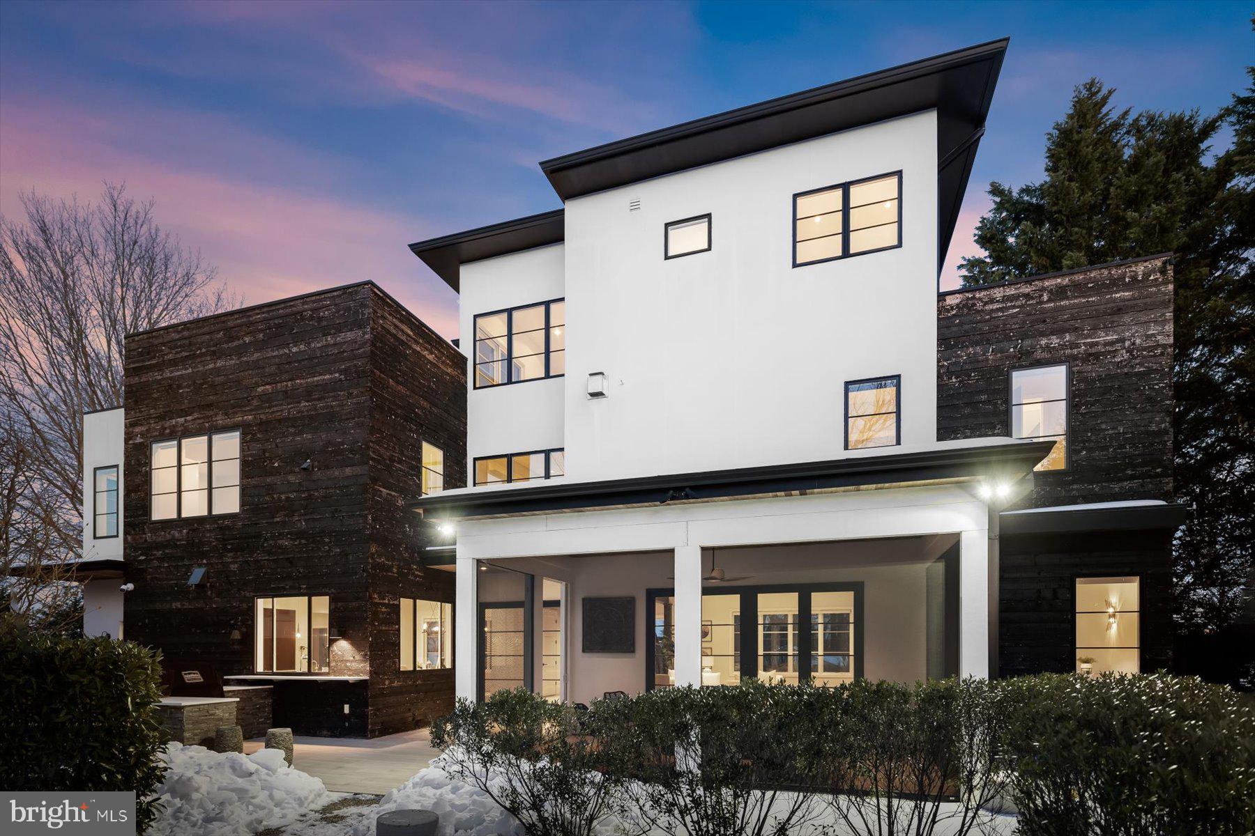 2318 N RICHMOND STREET