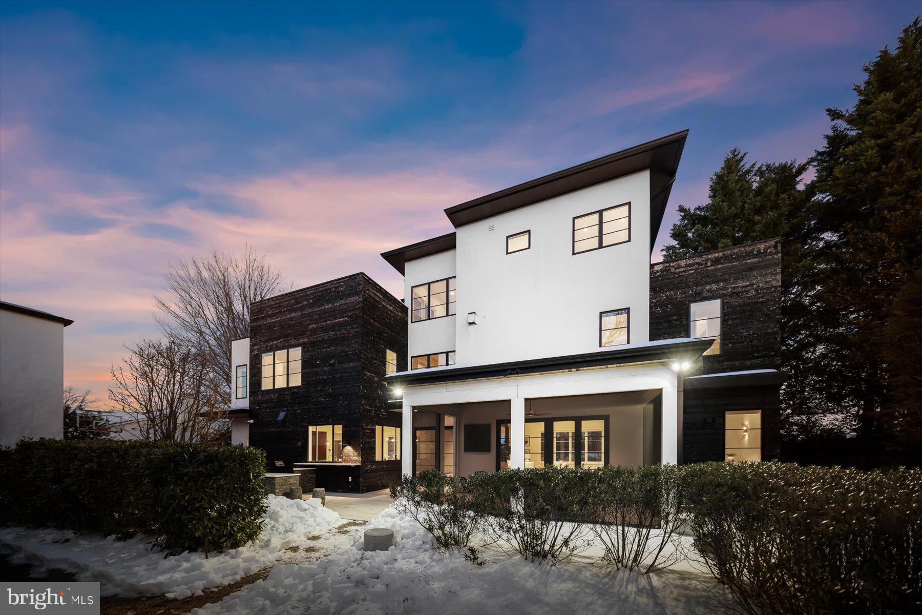 2318 N RICHMOND STREET