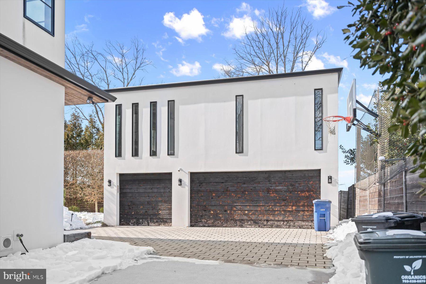 2318 N RICHMOND STREET