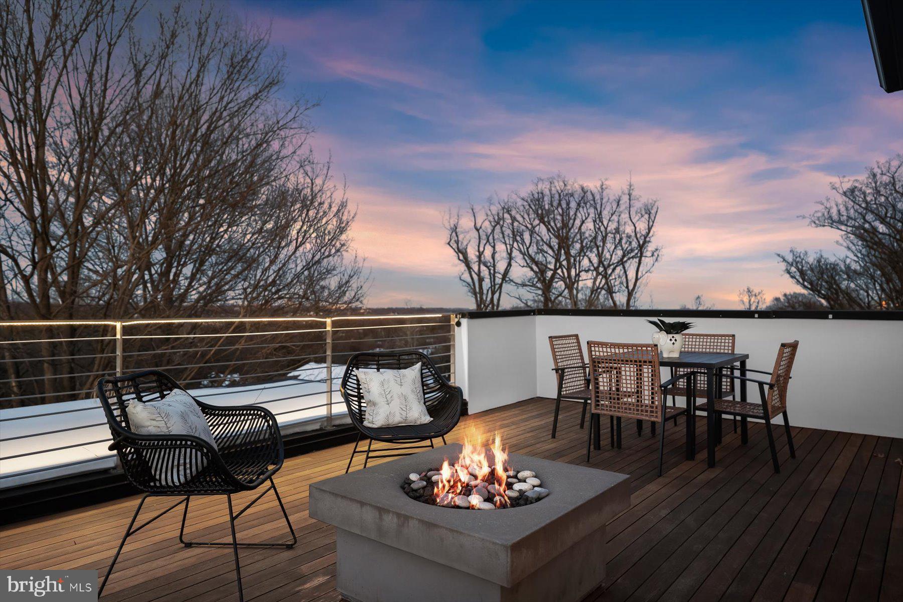 2318 N RICHMOND STREET