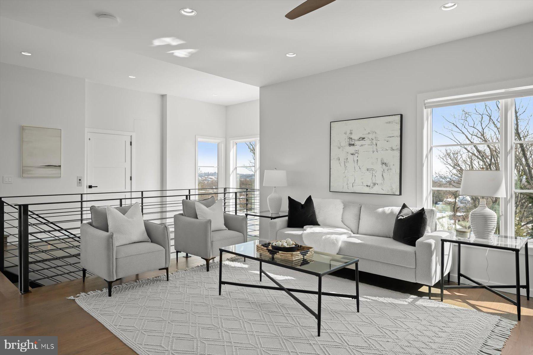 2318 N RICHMOND STREET